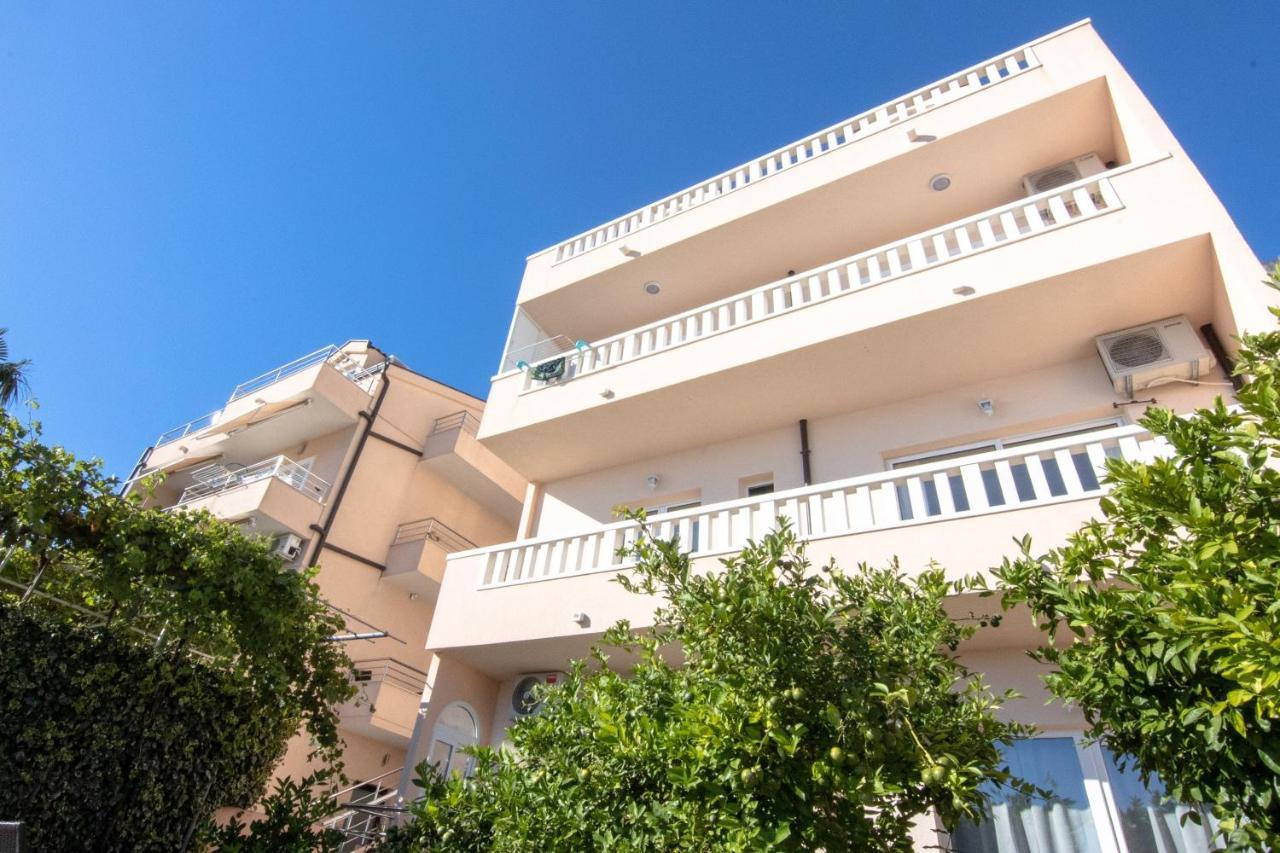 Apartment Dany - Free Beach Parking Макарска Екстериор снимка