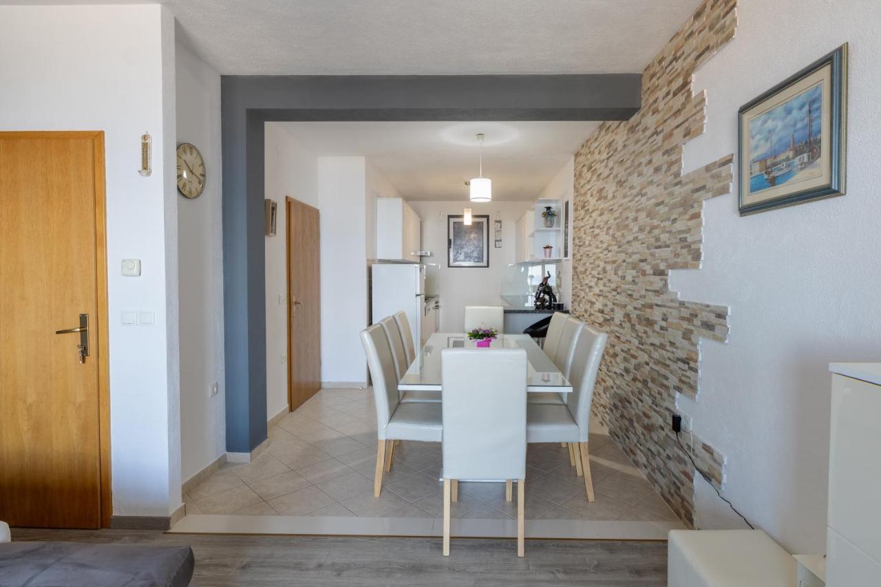 Apartment Dany - Free Beach Parking Макарска Екстериор снимка
