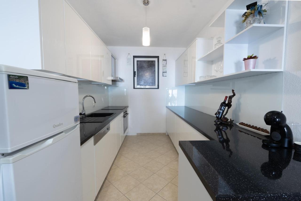 Apartment Dany - Free Beach Parking Макарска Екстериор снимка