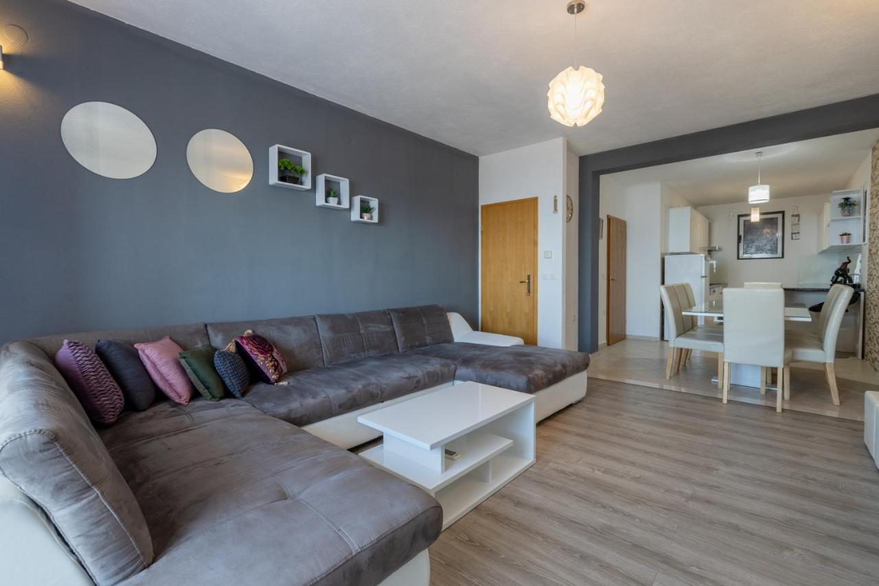 Apartment Dany - Free Beach Parking Макарска Екстериор снимка