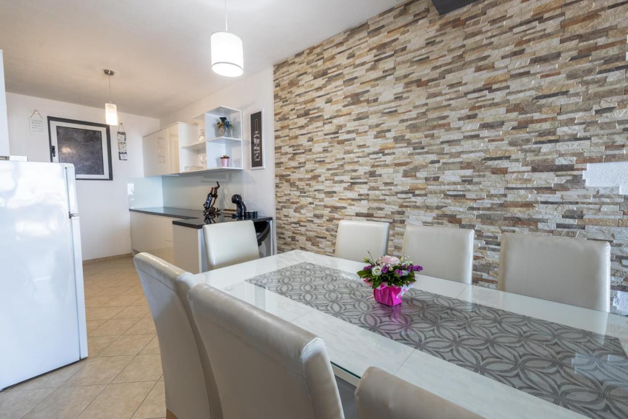 Apartment Dany - Free Beach Parking Макарска Екстериор снимка