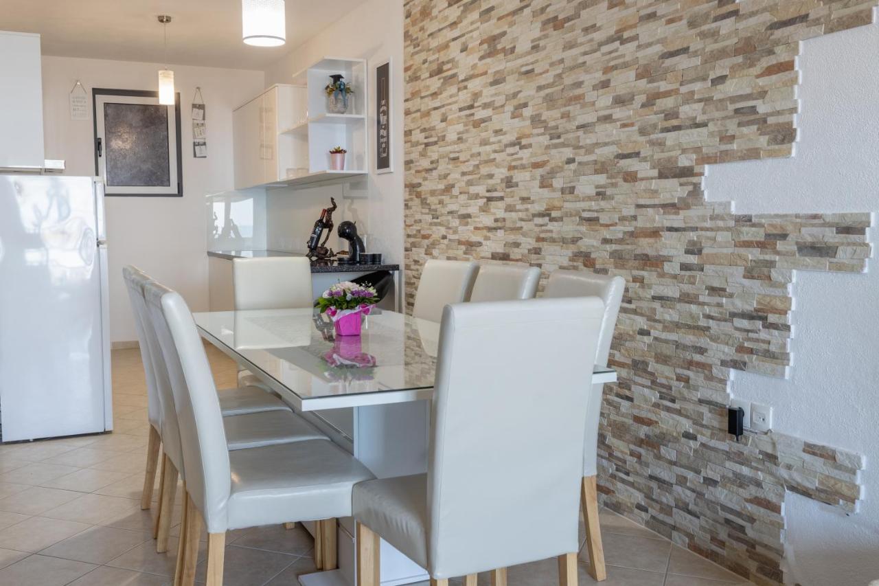 Apartment Dany - Free Beach Parking Макарска Екстериор снимка