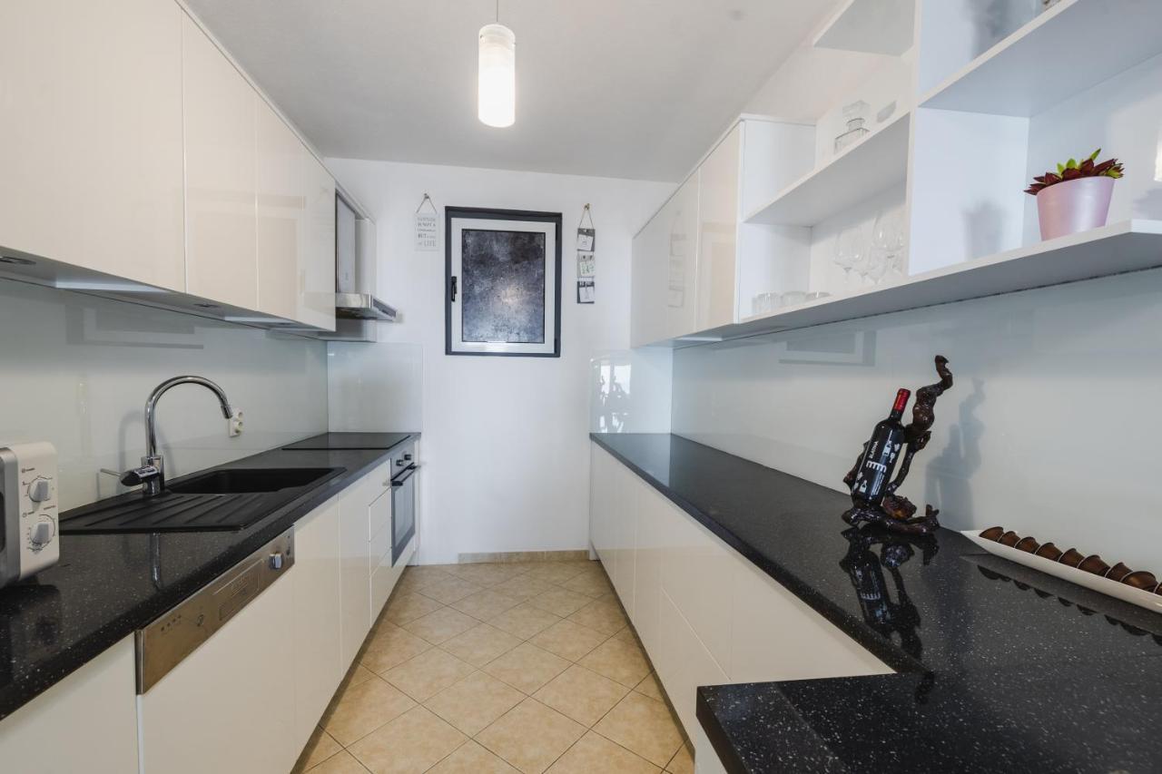 Apartment Dany - Free Beach Parking Макарска Екстериор снимка